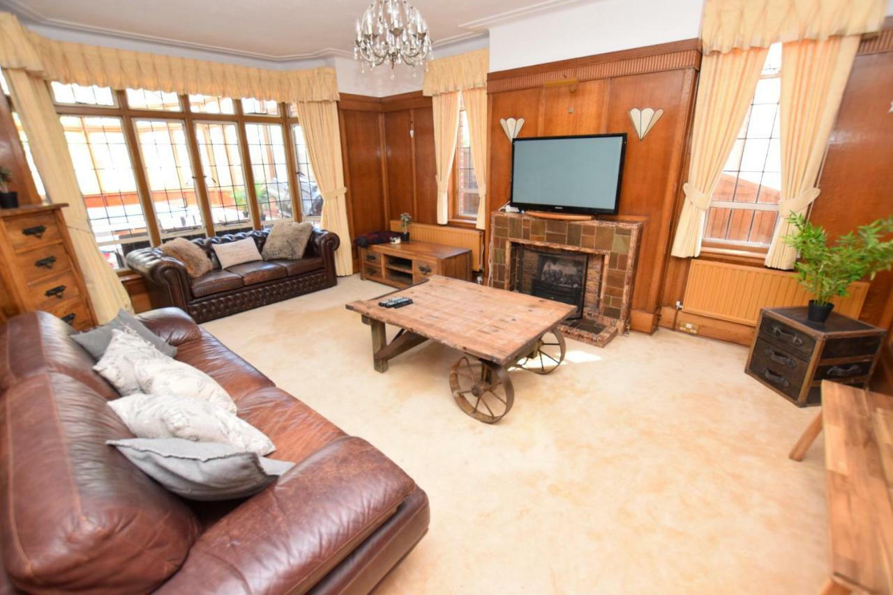5 Bedroom Beach Front Property Сътън он Сий Екстериор снимка